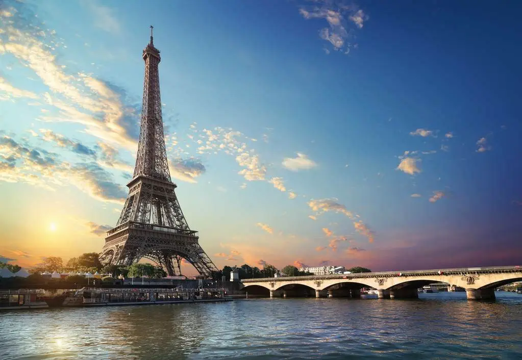 Paris, Franța