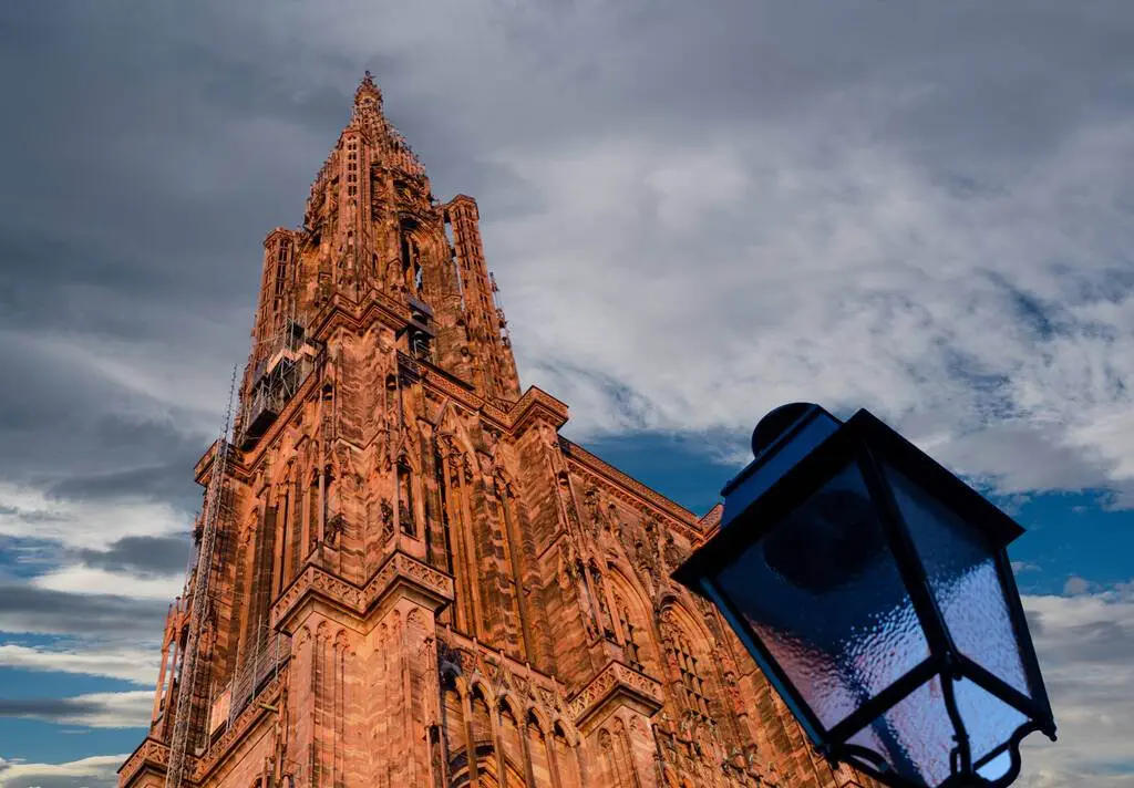 Catedrala Notre-Dame din Strasbourg și relația dintre arhitectură și religie