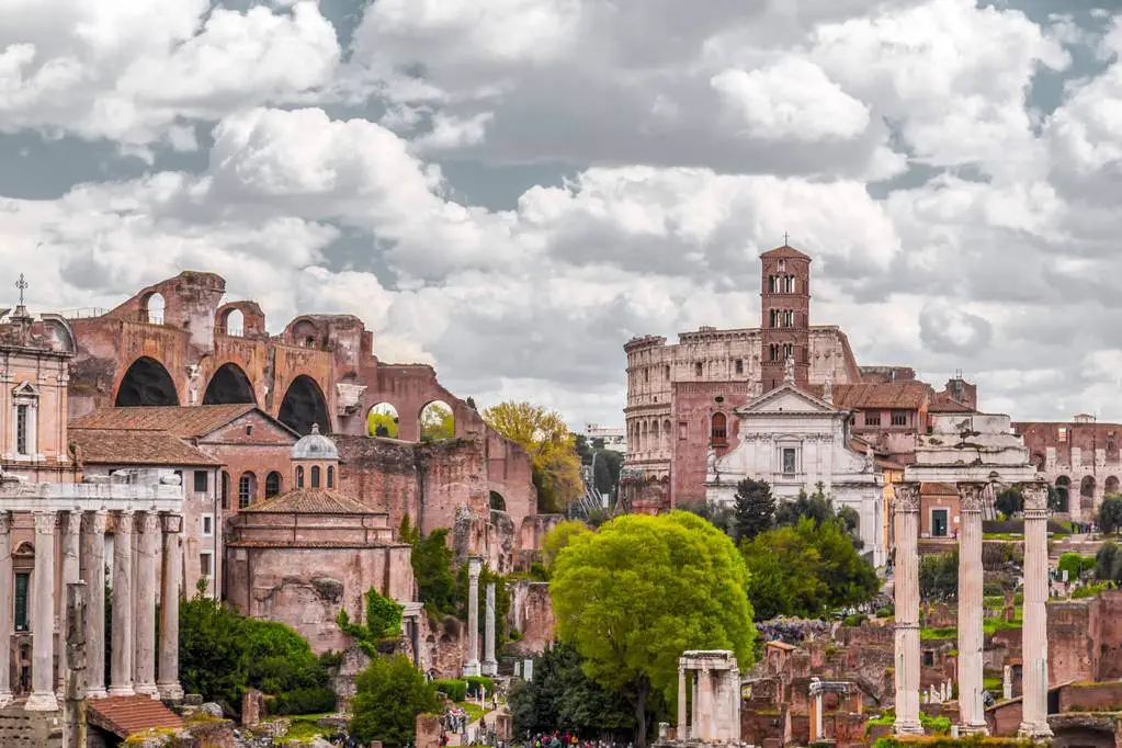 Colosseumul și Forumul Roman o combinare perfectă pentru o zi de turism