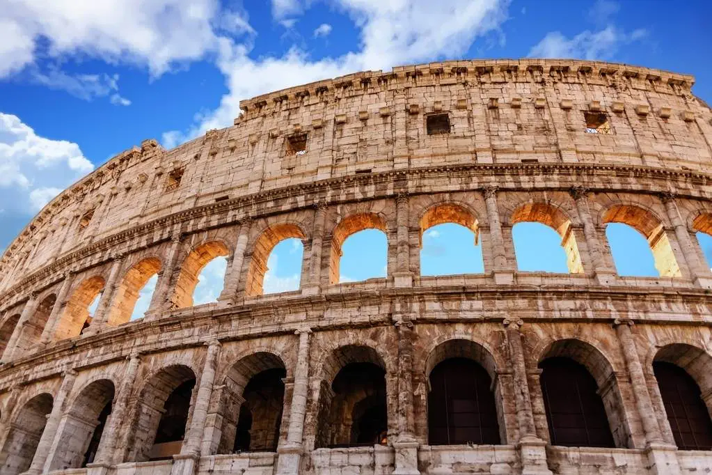 Descoperă Istoria din spatele Colosseumului din Roma