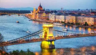 Fă o croazieră pe Dunăre și admira frumusețea orașului Budapesta, Ungaria