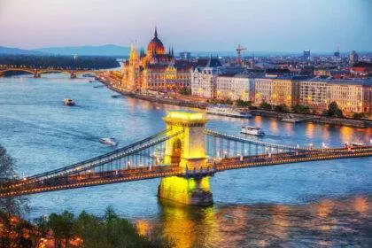 Fă o croazieră pe Dunăre și admira frumusețea orașului Budapesta, Ungaria