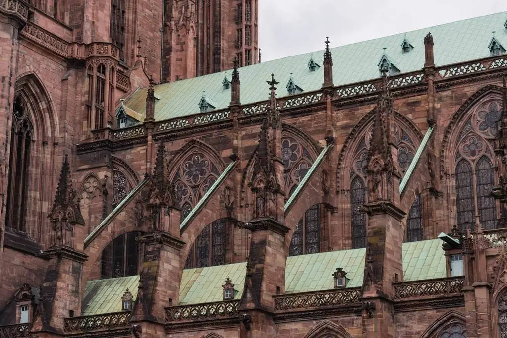 Înțelegerea spiritualității gotice prin arhitectura catedralei Notre-Dame din Strasbourg