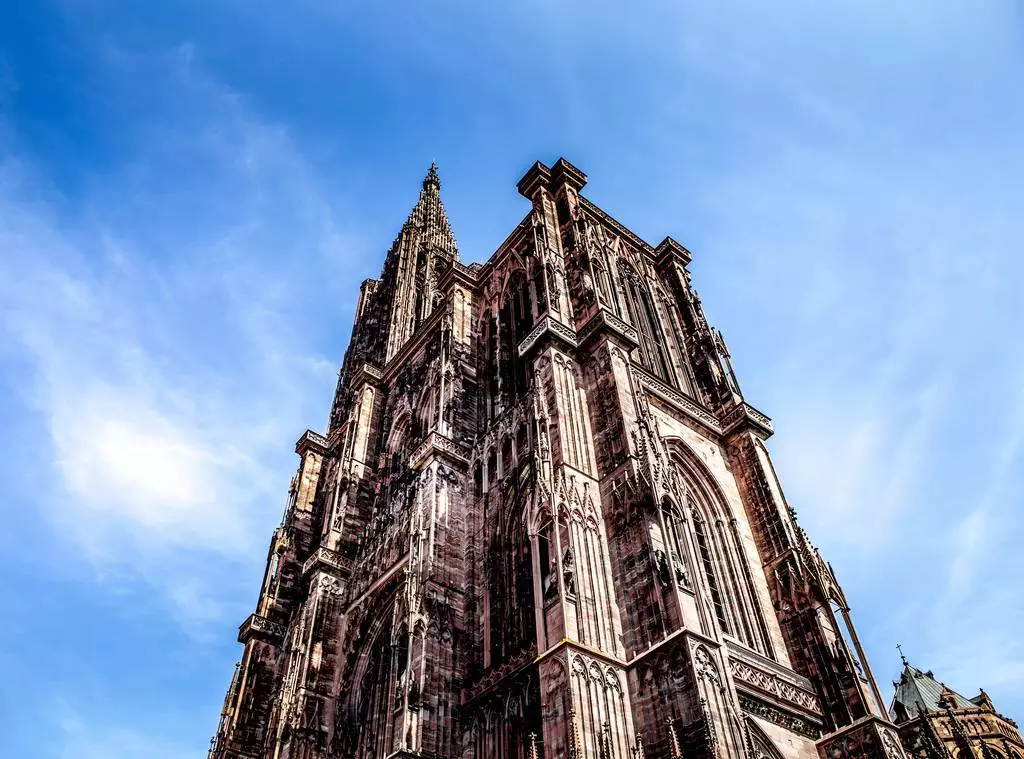 Istoria catedralei Notre-Dame din Strasbourg și evoluția stilului gotic în Franța