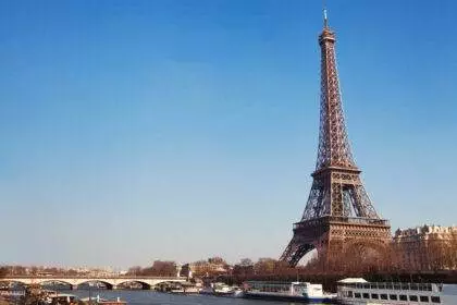 Vizitează turnul Eiffel din Paris, Franța