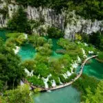 Descoperă peisajele din Parcul Național Plitvice Lakes din Croația.