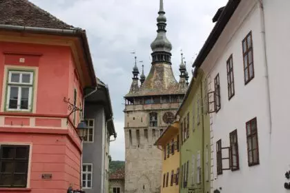 Descoperă Cetatea Sighișoara din România.