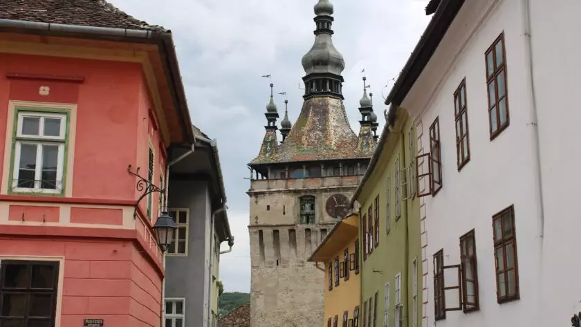 Descoperă Cetatea Sighișoara din România.