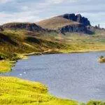 Descoperă peisajele spectaculoase ale Insulei Skye din Scoția.
