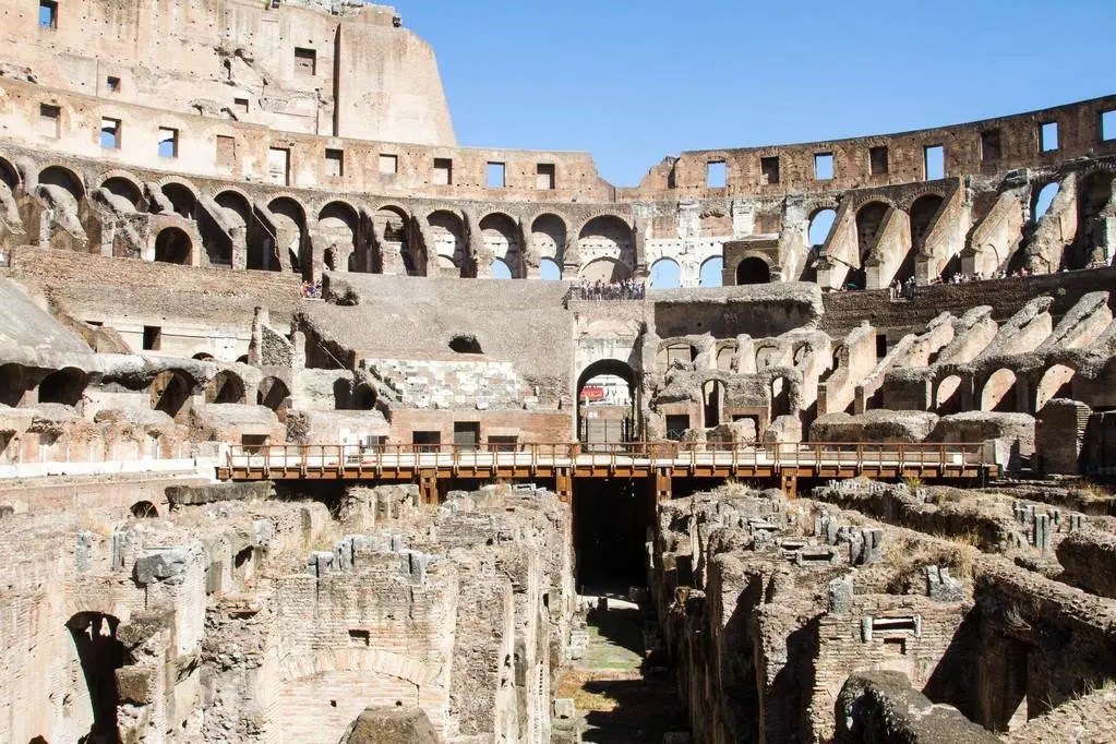 Cât timp ai nevoie să vezi Colosseumul din Roma în întregime?