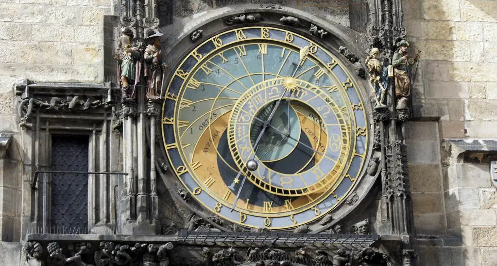 Ceasul astronomic din piața Centrului Vechi al Pragăi: istorie și fascinație turistică