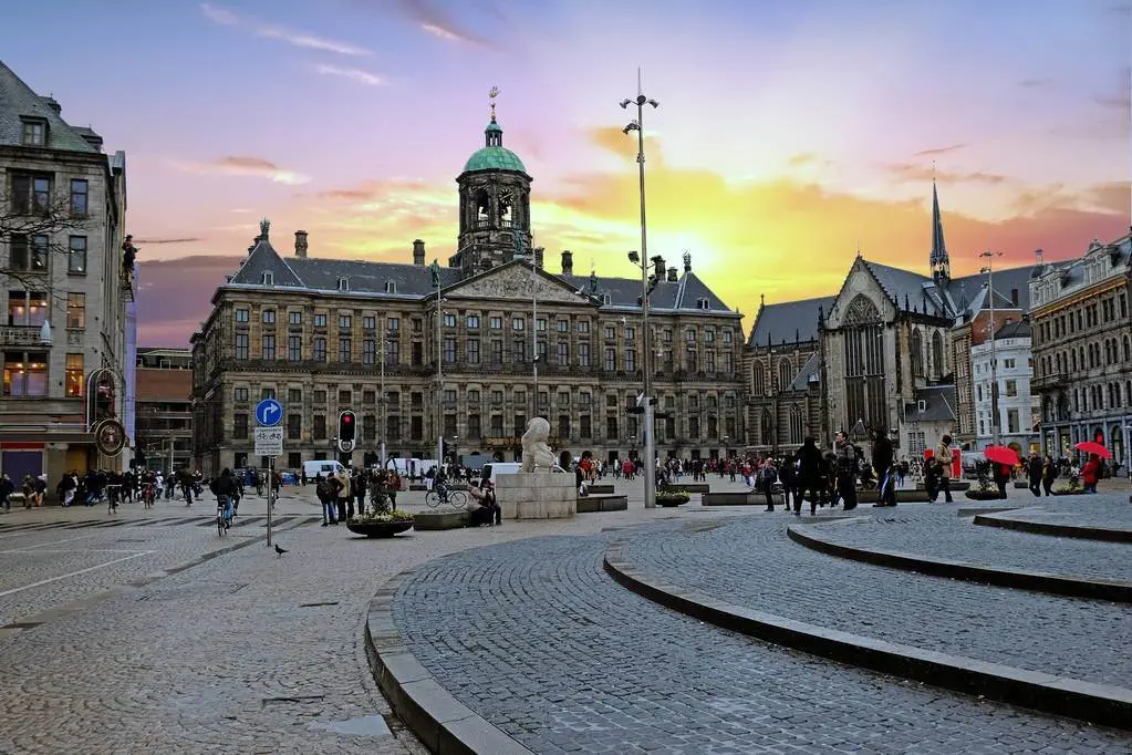 Prezentare a Piaței Dam din Amsterdam, Olanda