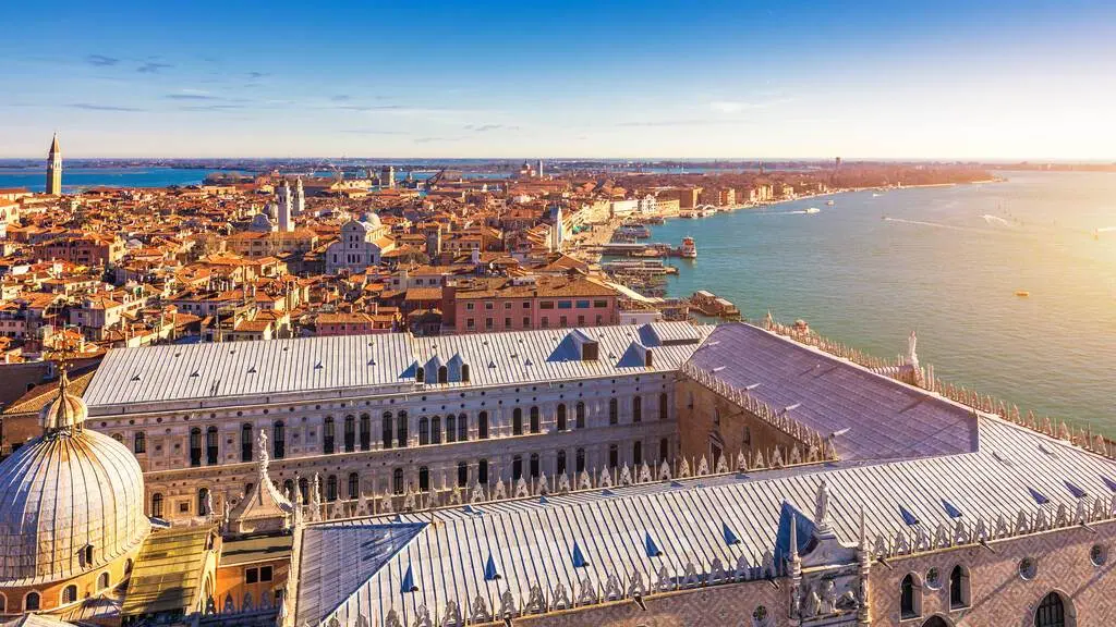 Veneția de poveste: gondole, poduri și monumente istorice