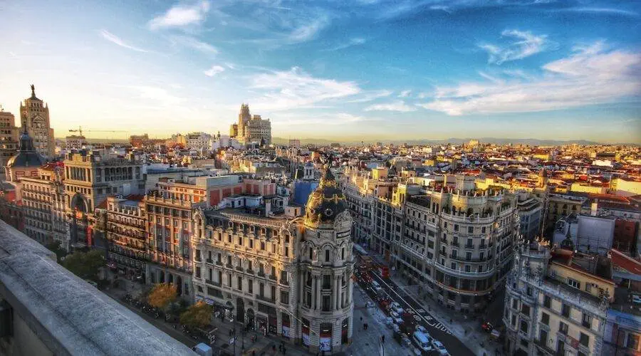 Învață să faci tapas la un atelier din Madrid, Spania.